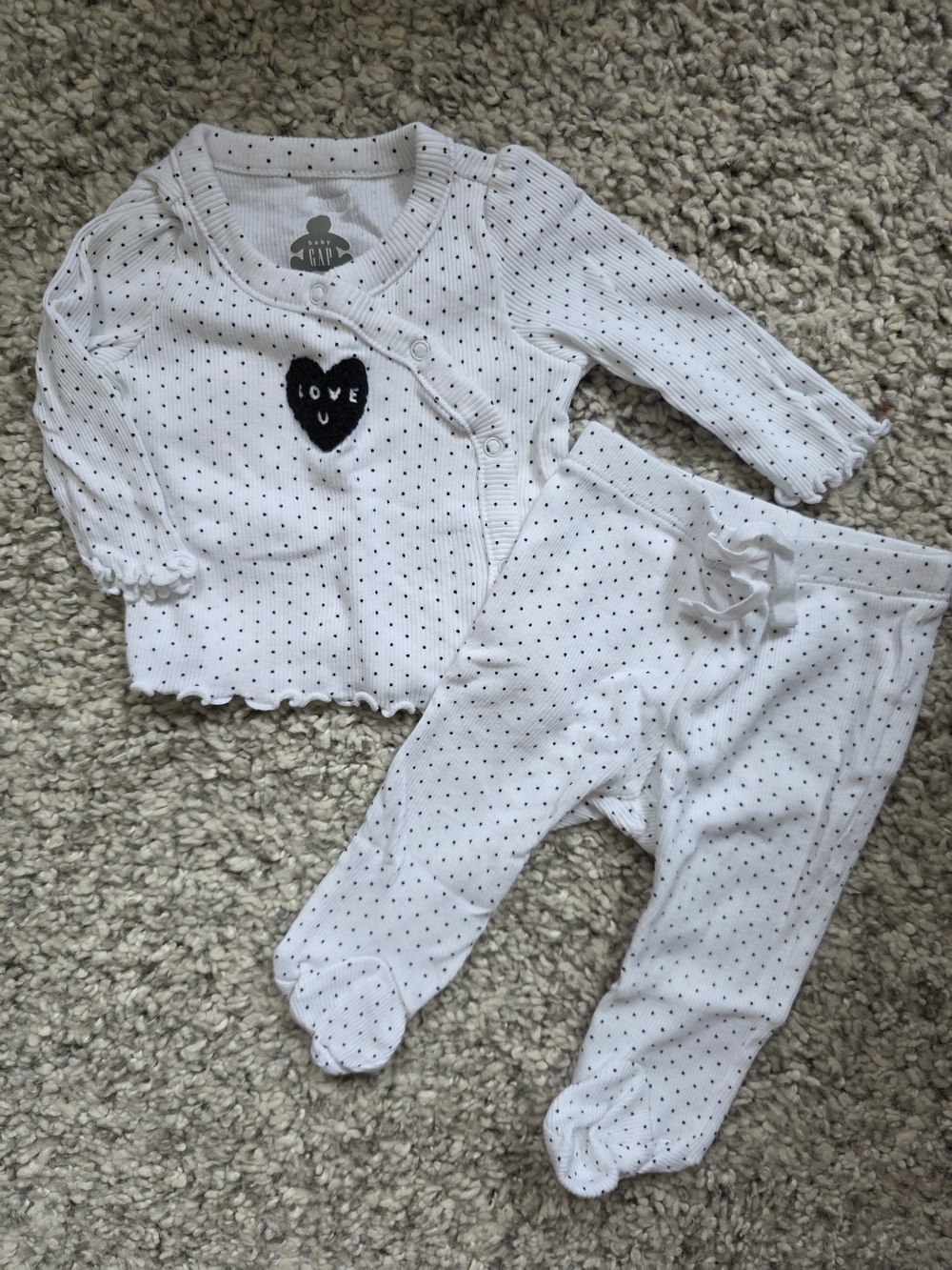 GAP White Ribbed Polka Dot Pajama Set with Black Heart Patch